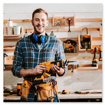 Falegname al banco di lavoro