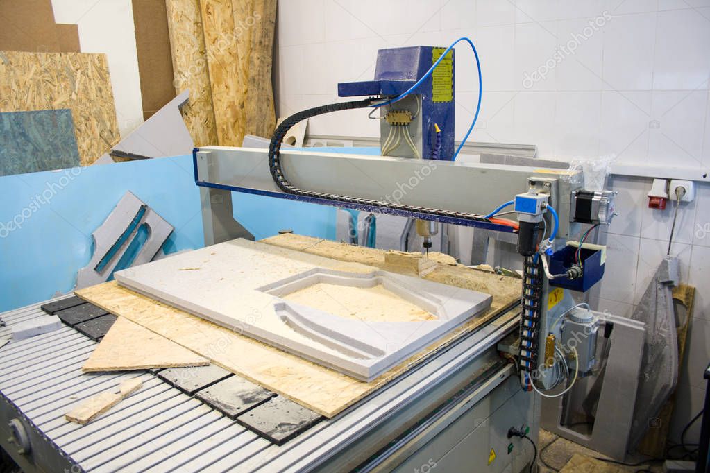 Macchina CNC per lavorazione del legno