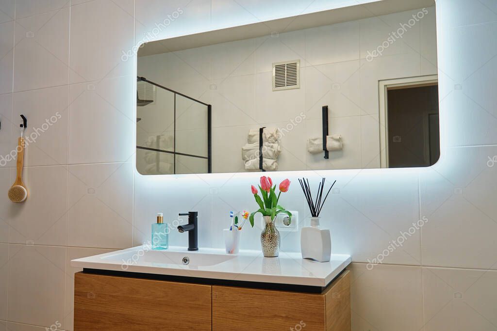 Specchi bagno con illuminazione integrata